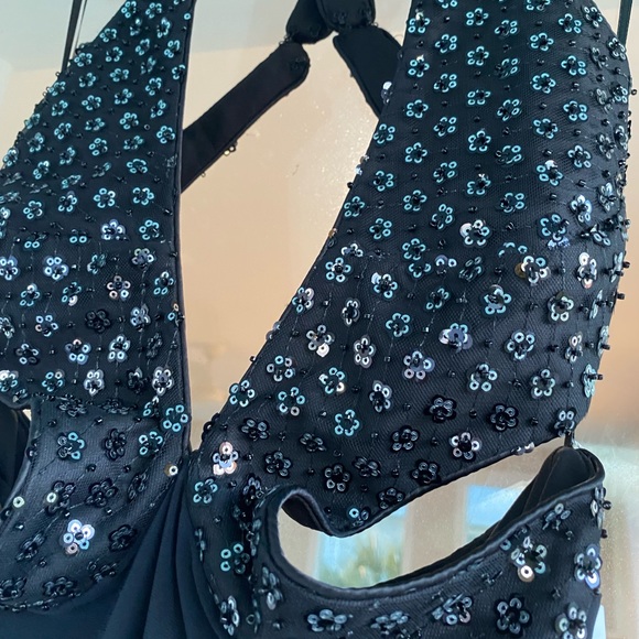 Mac Duggal 68166 Floral Sequined Criss Cross Bodice Gown Cut Out Black 8 - Picture 4 of 7